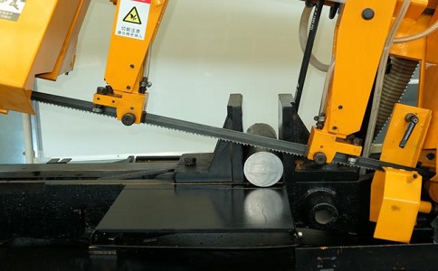 惠阳数控带锯床自动送料精度会出现偏差吗？